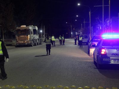 Operativo sorpresa en Centenario terminó con secuestro de vehículos y situaciones con mucha tensión