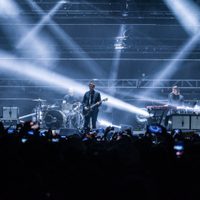 El rock de Interpol hizo vibrar el Palacio de los Deportes en el 20 aniversario de su álbum debut