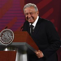 AMLO aconseja al bloque opositor definir a su candidato presidencial y enlista opciones