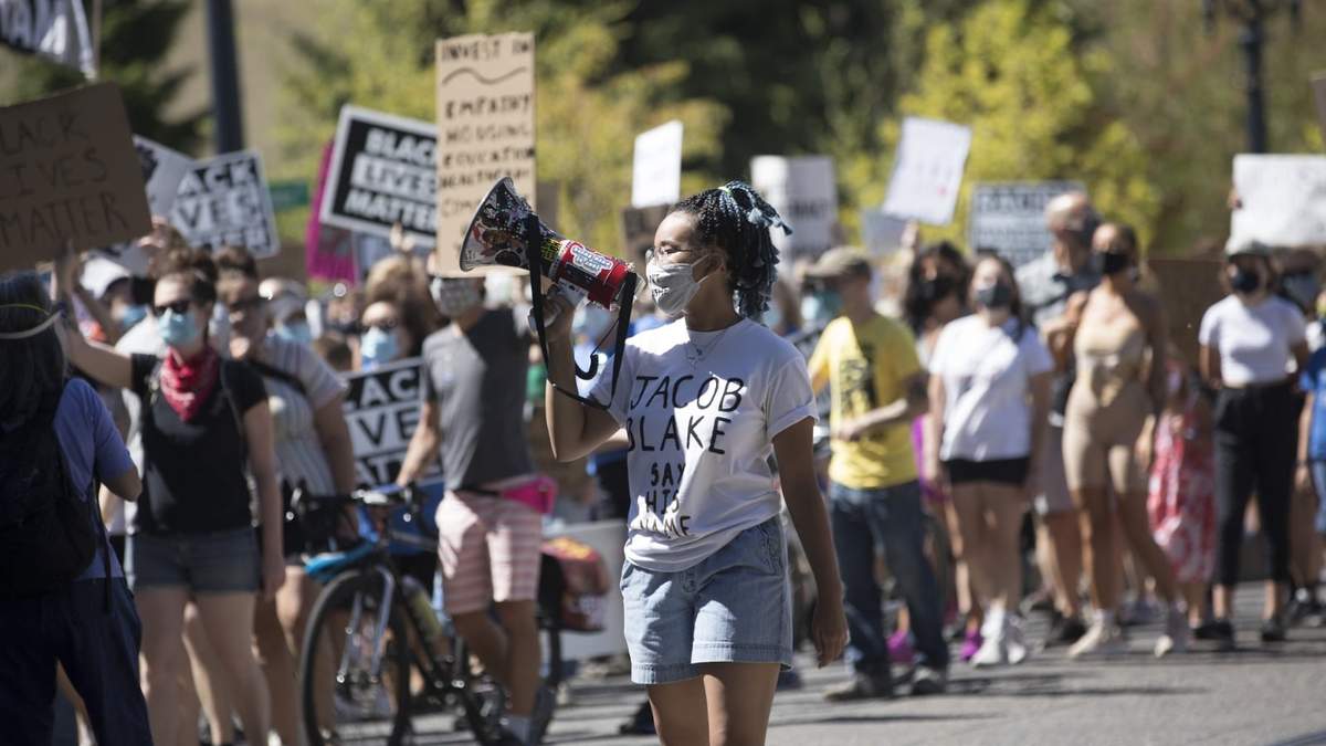 Las crecientes protestas pueden generar nuevos focos de contagios. Fuente: (Twitter)
