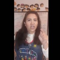 Maestra reprocha que padres celebren que sus hijos pasaron de grado... con calificación de seis
