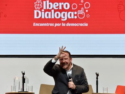 Taboada en la Ibero: Alumnos increpan sobre corrupción inmobiliaria, violencia de género, aborto...