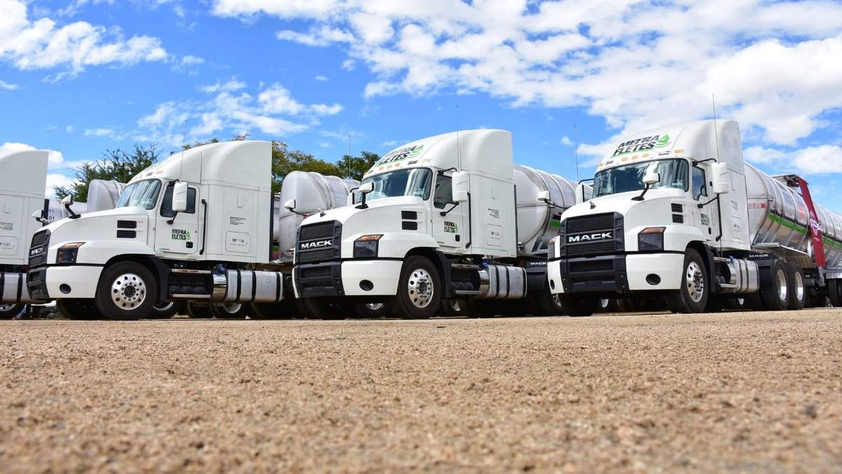 Pipas de Mefra Fletes. Transporte de huachicol fiscal