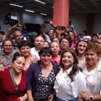 Clara Brugada ofrece afiliar al IMSS-Bienestar a vendedores ambulantes