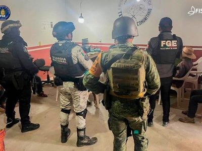 Asesinan a tres integrantes de una familia en Iguala; mujer embarazada resulta herida