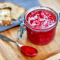 Mermelada de frutilla: lista en pocos minutos en el microondas y con solo 3 ingredientes