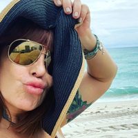 ¿Estás listo? apareció Alejandra Guzmán muy osada de ropa en la playa y ¡todos quedaron encendidos!