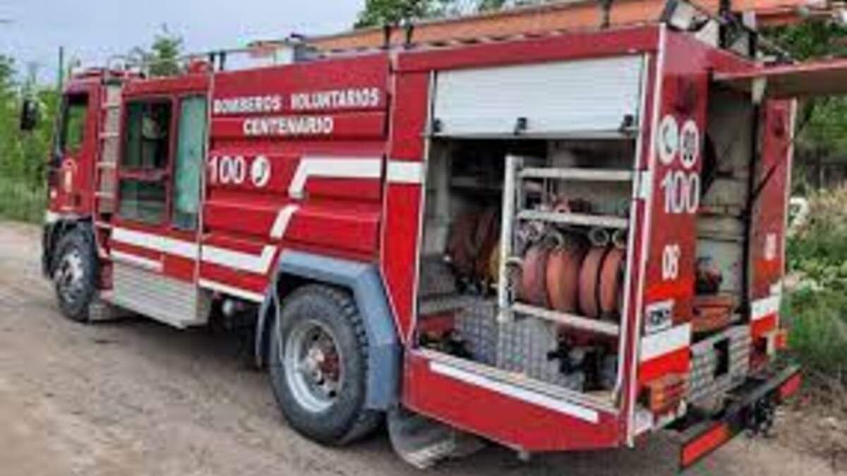 Bomberos de Centenario. Fuente: (Facebook).