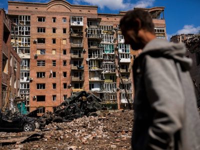 Casi 5.5 millones de desplazados por la guerra en Ucrania volvieron a sus hogares: OIM