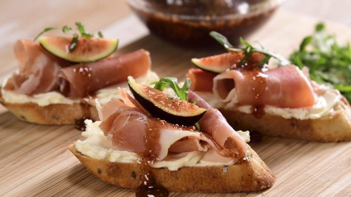 Jamón ibérico para tapas gratis. Fuente: (Facebook)