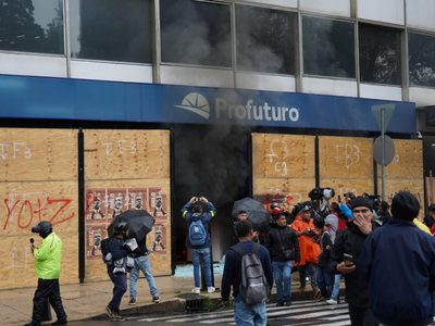 Grupo de encapuchados destrozan establecimientos en Paseo de la Reforma (Videos)