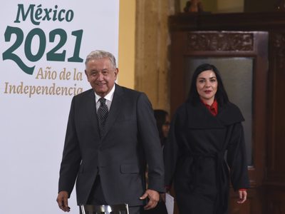 Parlamento Europeo pide a AMLO frenar "retórica populista" contra periodistas en la mañanera