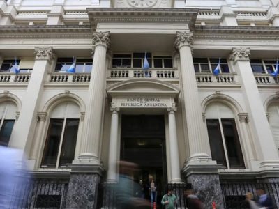 La Justicia investiga el grado de participación del Banco Central en maniobras con el dólar blue