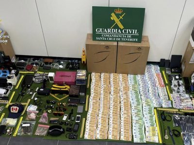 Arrestan a 14 empleados de aeropuerto por robar artículos de las maletas de pasajeros en España