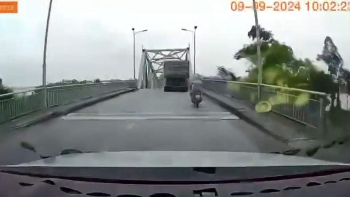 Momento en que colapsa el puente