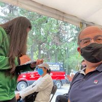 Calderón critica manejo de pandemia... y recibe su segunda dosis de Pfizer