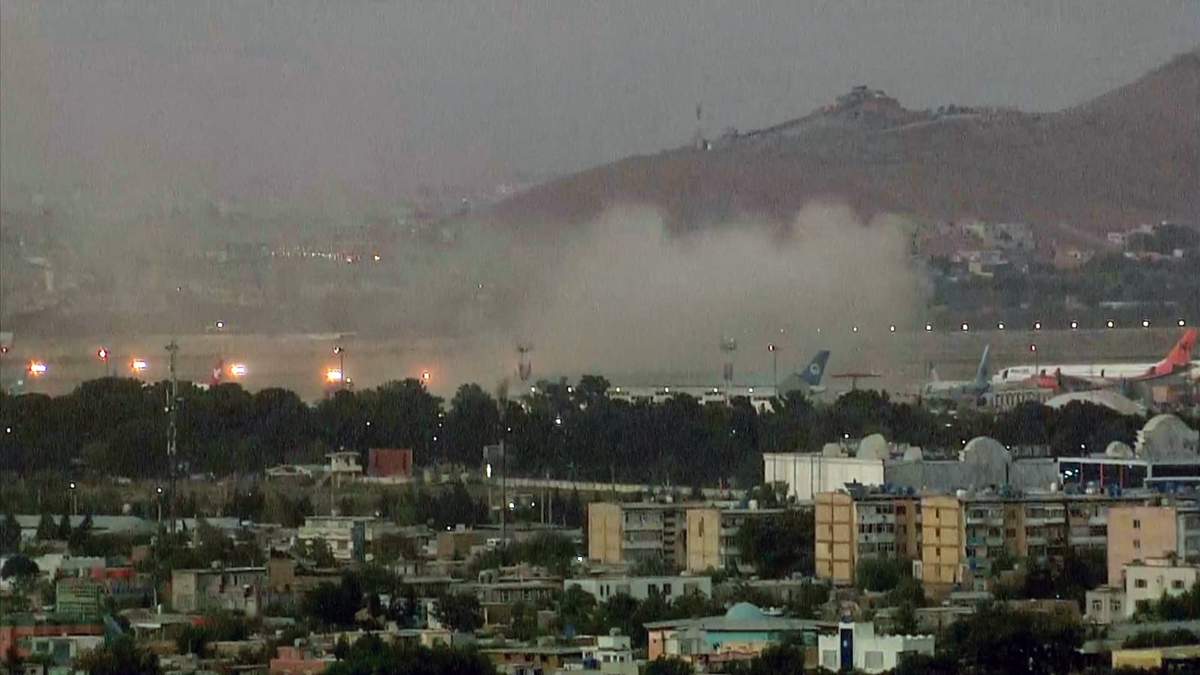 Explosión en el aeropuerto de Kabul. Fuente: (Twitter)