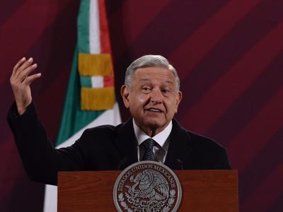 Mensaje del rector de la UNAM por tesis de Yasmín Esquivel fue "puro choro mareador": AMLO