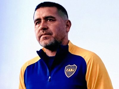 Bochornoso: Juan Román Riquelme protagonizó un papelón en la conferencia de prensa del Superclásico