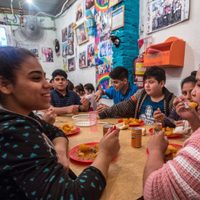 ¡Para combatir el hambre! Movimientos sociales reclaman media tonelada de alimentos