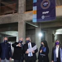 Fernández visitó una obra de energía atómica orientada al tratamiento de cáncer