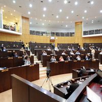 Proponen limitar los sueldos de empleados neuquinos y el ingreso de personal al Estado