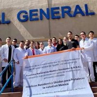 Médicos residentes se mantienen en paro ante falta de pago