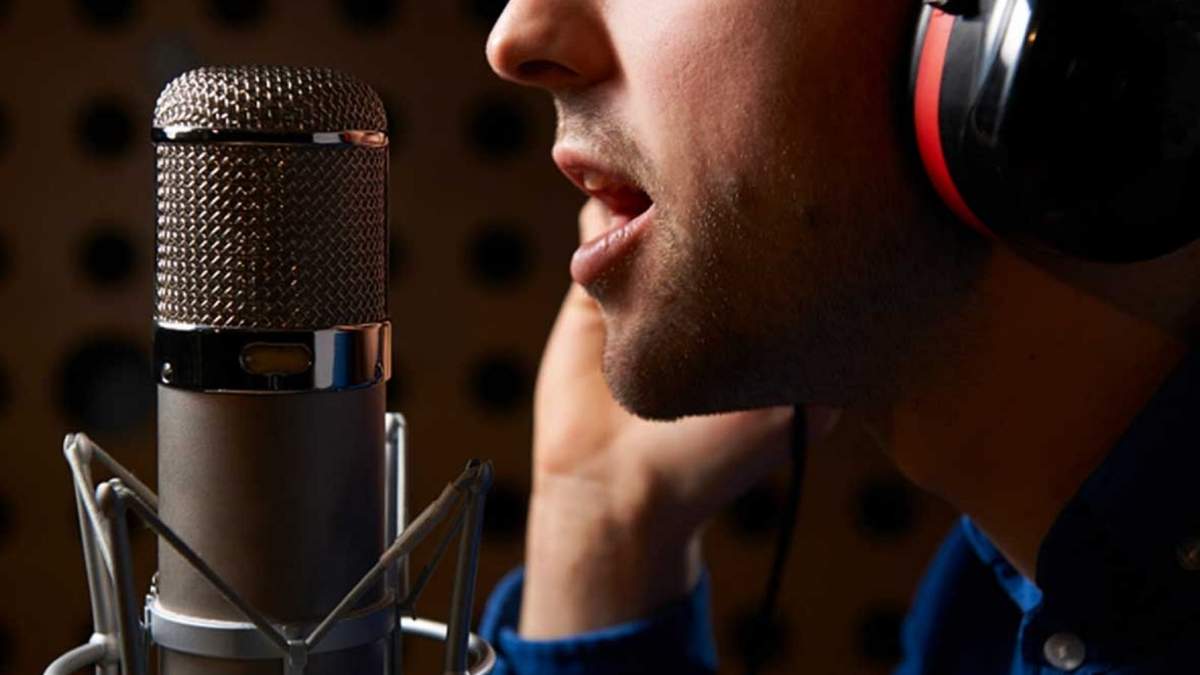 Locutores de radios municipales de Villa Pehuenia y Moquehue reciben la capacitación con entusiasmo y profesionalismo. Fuente: (Twitter)