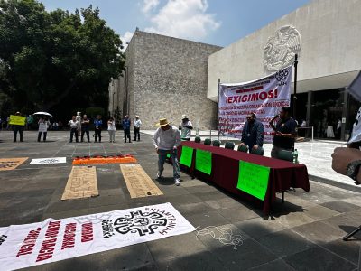 Sindicato del INAH protesta frente al Museo de Antropología por omisiones a derechos laborales
