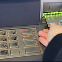 Estatales neuquinos cobrarán con aumento los sueldos de octubre