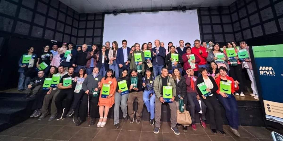 Los adjudicatarios de las nuevas viviendas. Fuente: (Neuquén Informa)