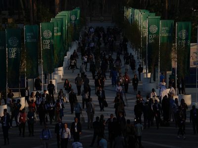 Las firmas de combustibles fósiles llevan cientos de empleados a la cumbre climática de la ONU