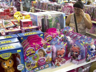 Con la caída de venta de juguetes en Navidad, la CAME pide planes Ahora para Reyes
