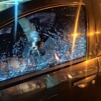 Un infernal tiroteo en Centenario dejó a un joven herido de bala en una pierna