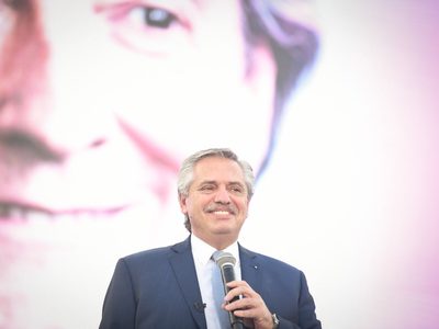Presidente de Argentina dice que acuerdo con FMI no se cierra porque "no van a arrodillarse para pagar una deuda"