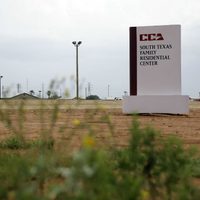 Muere niño migrante tras abandonar centro de detención en Texas