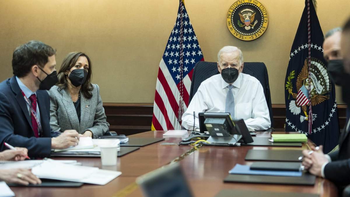 Joe Biden y Kamala Harris observan la operación mediante la que se eliminó al líder del EI en Siria