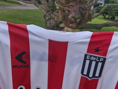 Milei sentó postura con Estudiantes, hostigado por una AFA que falseó un PDF