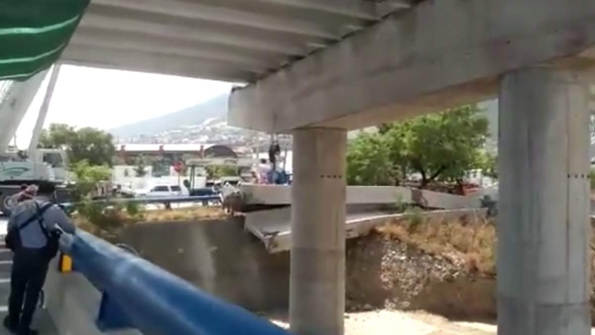 Las vigas cayeron de varios metro de altura