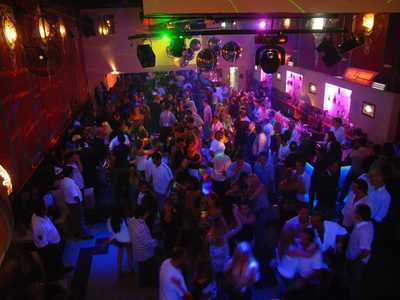 Tras la habilitación de las pistas de baile, llegó el reclamo de los dueños de los boliches