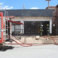 Un incendio causó daños materiales en un local comercial de Centenario