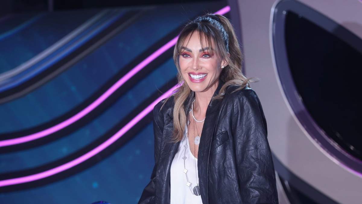 La cantante y actriz Anahí durante la presentación a prensa de la sexta temporada del programa de Televisa Univision ¿Quién es la máscara? en octubre de 2024