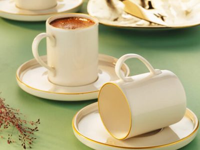 El secreto de las abuelas para blanquear tus tazas de porcelana en menos de 10 minutos