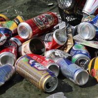 No tires las latas de cerveza o gaseosa y creá este objeto chic que realza la deco de tu living