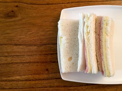 Sanguchitos de miga de lengua a la vinagreta: la receta más rica que combina dos clásicos de las fiestas