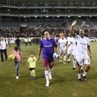 Blanco vence a Ronaldinho en partido amistoso con escasa asistencia en Zacatepec