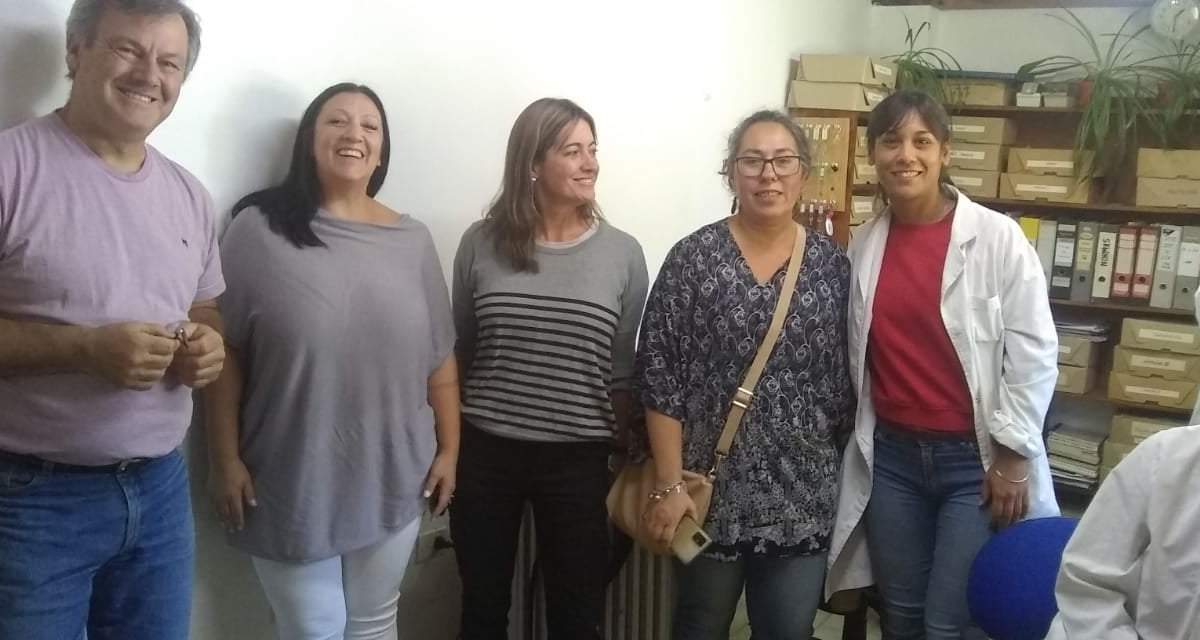 Soledad Martínez y Claudia González, y la candidata a 1era concejal de Junín de los Andes, Hebe Helou, criticaron el anuncio de gas que hizo Koopmann. Fuente: (Noticias de Nqn)