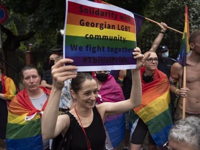 El Parlamento de Georgia aprueba una ley anti LGBTTIQ+