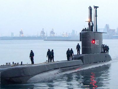 Indonesia: desaparece un submarino con 53 tripulantes a bordo