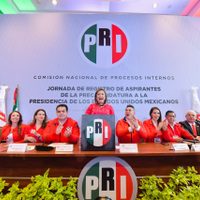 PRI arropa a Xóchitl Gálvez y la registra como su precandidata presidencial